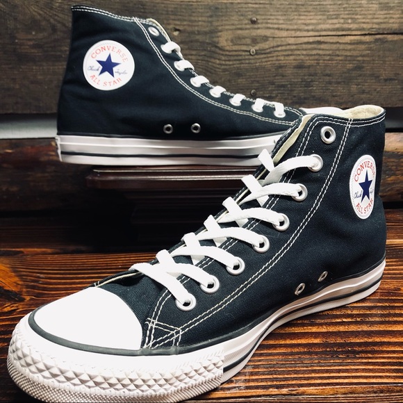 CONVERSE ALL STAR CHUCK TAYLOR HIGH TOPS LIKE NEW